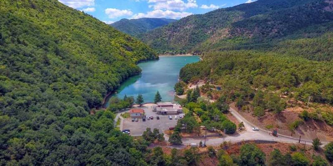 Doğanın zamana meydan okuduğu adres! Travertenlerin içindeki doğal oluşum: Yerli yabancı herkes akın ediyor 6